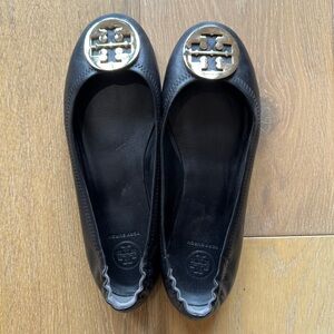 Black and Gold Tory Burch flat